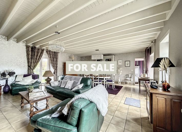 Detached Country House with Landscaped Garden