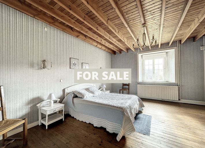 Detached Country House with Landscaped Garden