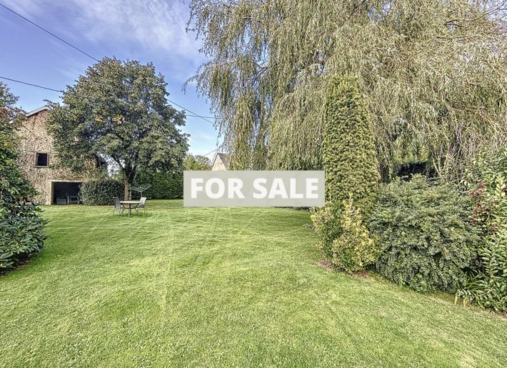 Detached Country House with Landscaped Garden