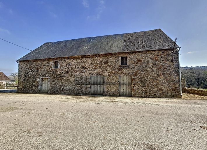 Detached Country House with Landscaped Garden