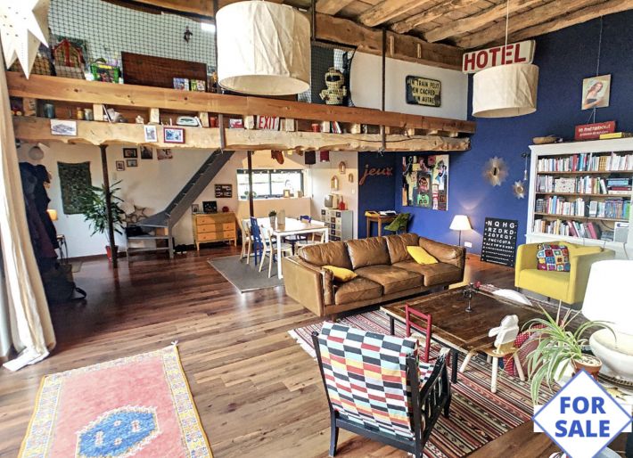 Detached Country House with Landscaped Garden