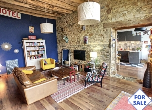 Detached Country House with Landscaped Garden