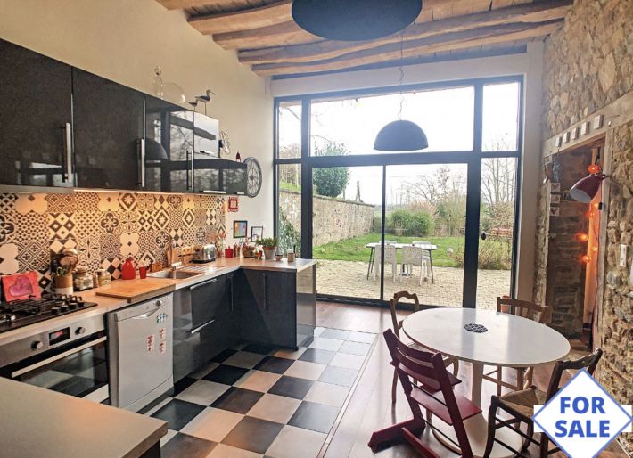 Detached Country House with Landscaped Garden