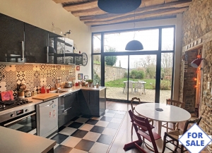 Detached Country House with Landscaped Garden