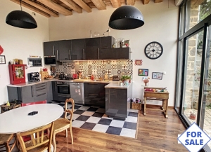 Detached Country House with Landscaped Garden