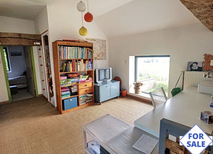 Detached Country House with Landscaped Garden