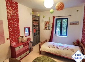 Detached Country House with Landscaped Garden