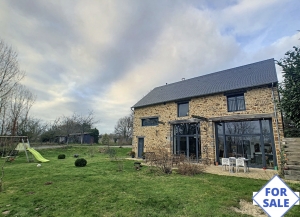 Detached Country House with Landscaped Garden