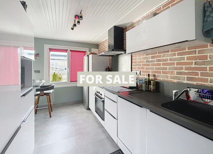 Detached House with Garden by the Coast