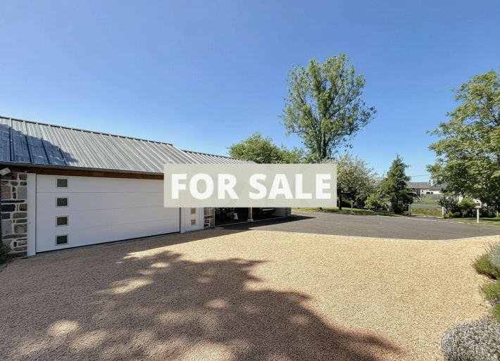 Detached House with Landscaped Garden