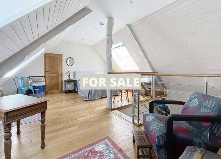 Detached House with Landscaped Garden