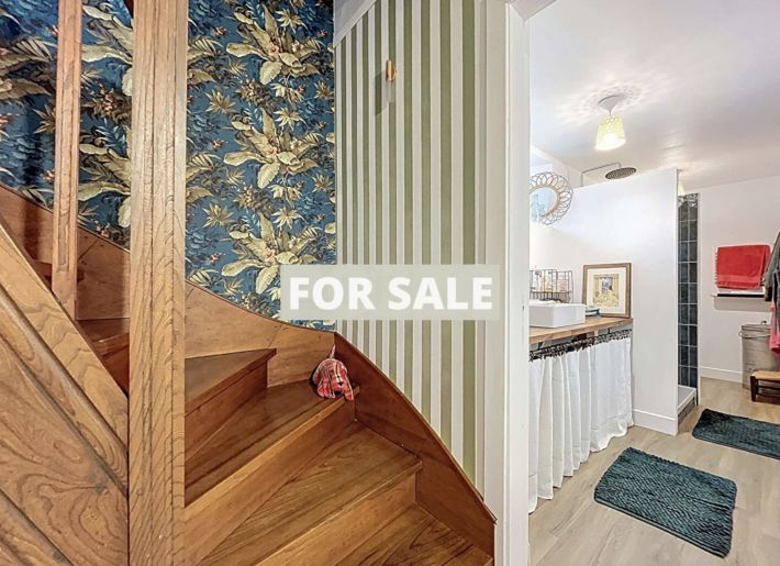 Detached House with Garden by the Coast