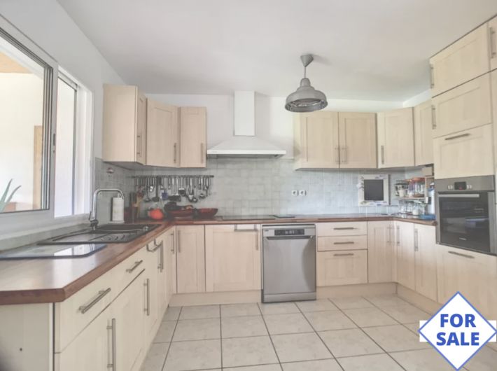 Detached House with Garden by the Coast