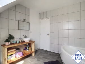 Detached House with Garden by the Coast