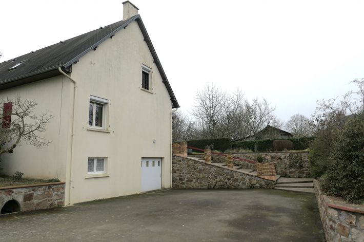 Detached House with Garden