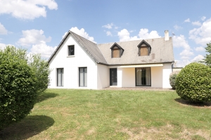 Mature Detached House with Landscaped Garden