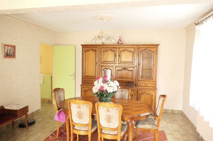 Mature Detached House with Landscaped Garden