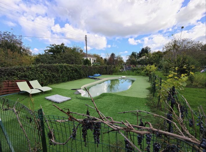 Fully Renovated House with Lovely Garden