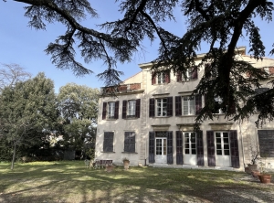 Superb Manor House in Landscaped Grounds
