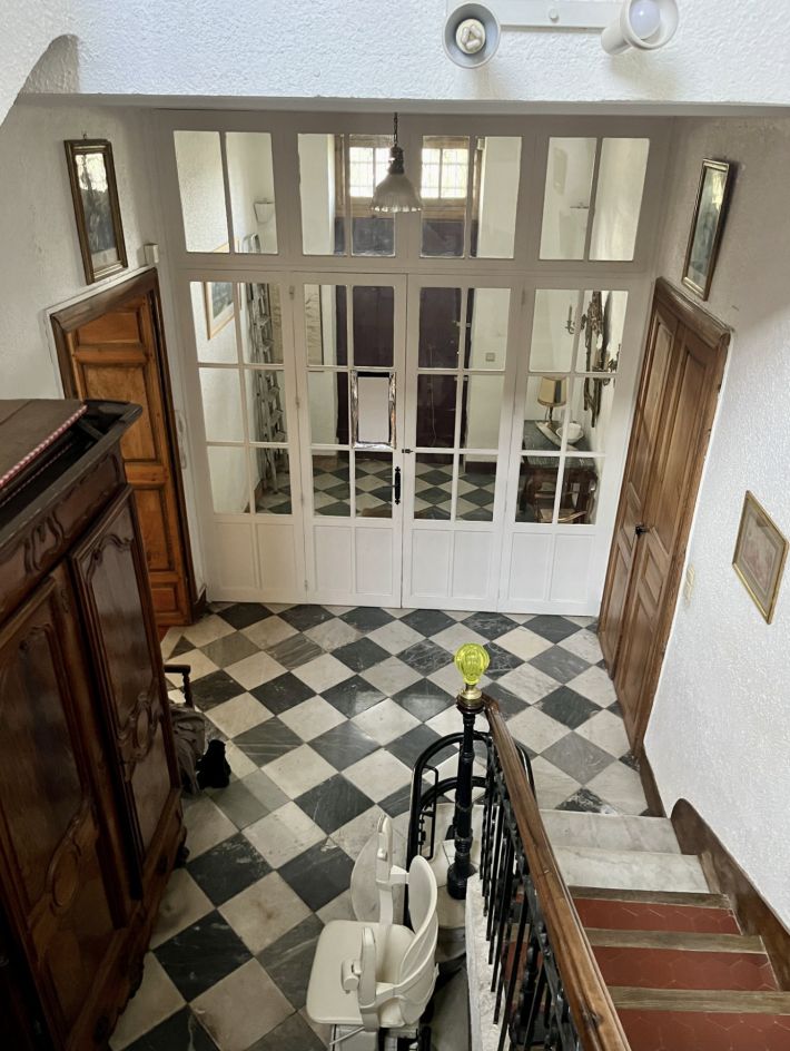 Superb Manor House in Landscaped Grounds