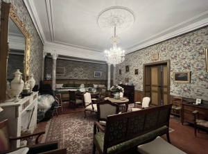 Superb Manor House in Landscaped Grounds