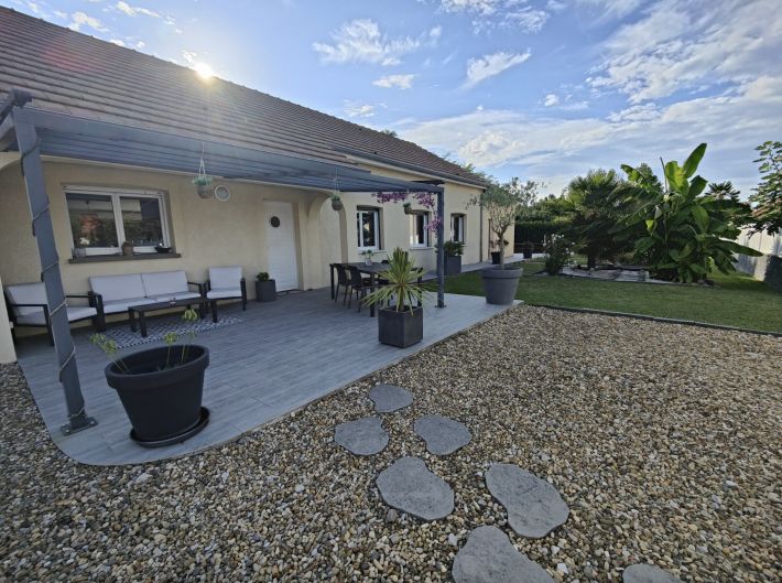 Recently Built Detached House with Landscaped Garden