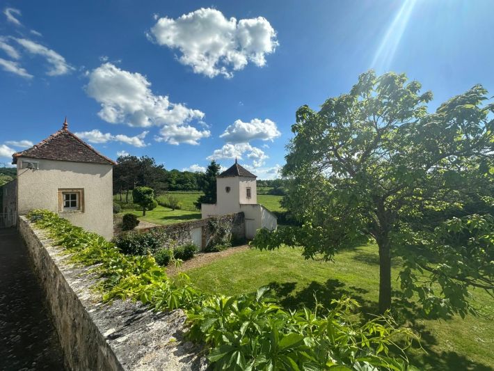 Vast Bourgeoise Manor House with Parkland Gardens