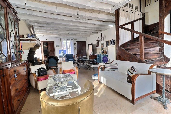 Beautiful Country House in Five Hectares of Land