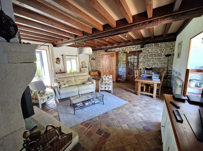 Country House with Guest Gite and Swimming Pool and Lake