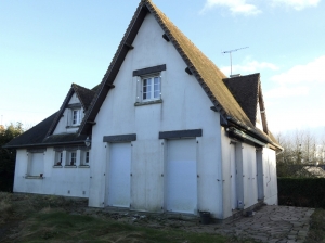 Detached House with Outbuilding and Garden