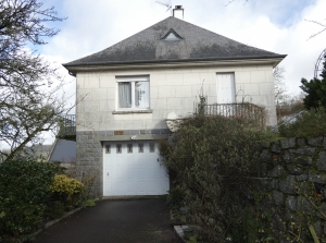 Detached House with Garden and Basement Garage