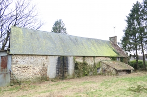 Habitable Country House with Outbuilding
