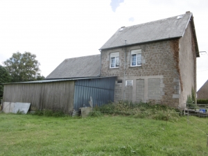 Detached Country House with Garden and Outbuilding