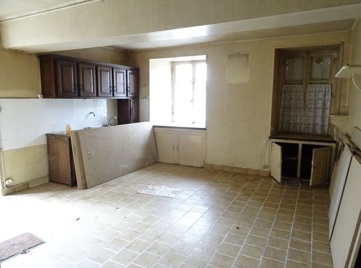 Large Property to Renovate with Huge Potential