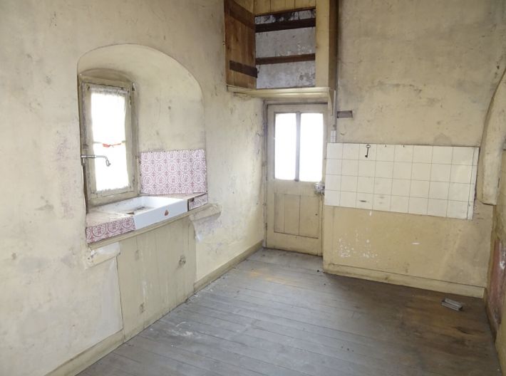Large Property to Renovate with Huge Potential