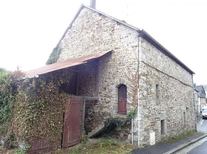 Large Property to Renovate with Huge Potential