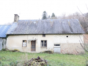 Detached Country House to Renovate with Outbuildings