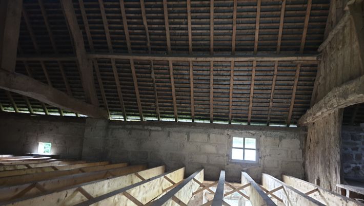 Detached Country House to Renovate with Outbuildings