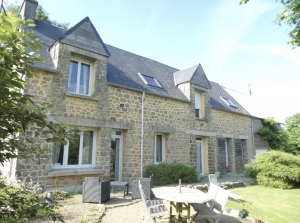 Detached Country House with Landscaped Garden