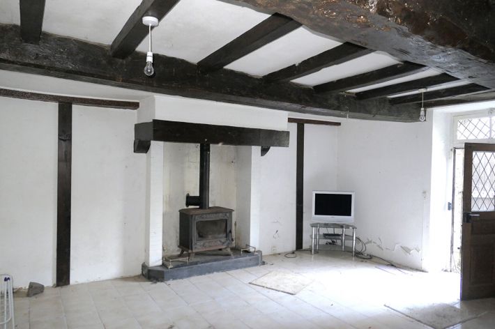 SLD02643 - Under Offer with Cle France