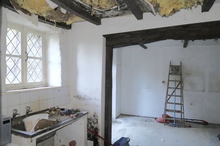 SLD02643 - Under Offer with Cle France