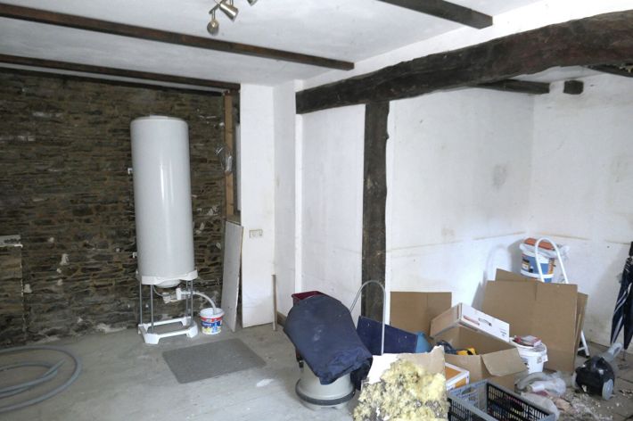 SLD02643 - Under Offer with Cle France