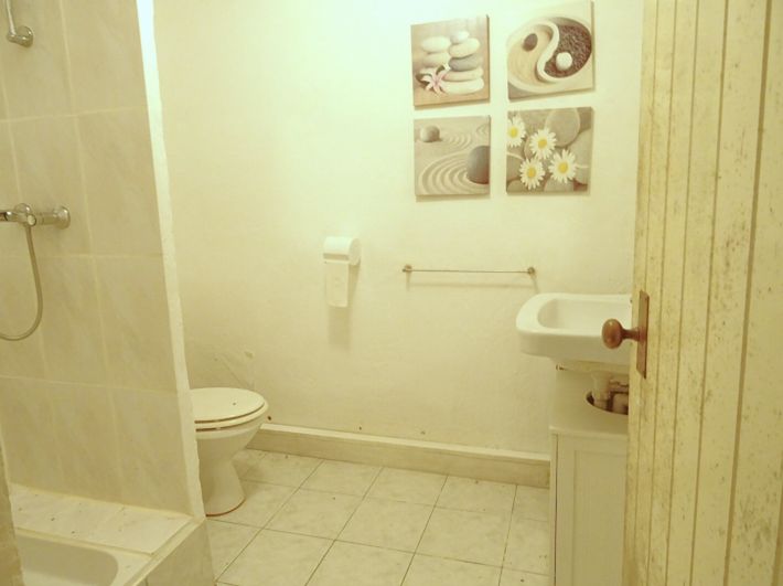 SLD02643 - Under Offer with Cle France