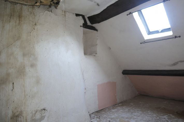 SLD02643 - Under Offer with Cle France