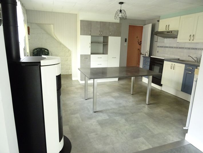 SLD02636 - Under Offer with Cle France