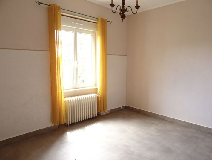 SLD02636 - Under Offer with Cle France