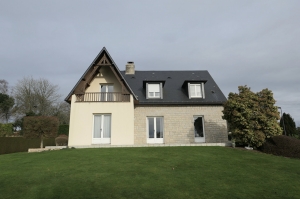 Traditional Detached House with Landscaped Garden