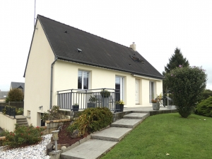 Traditional Detached House with Landscaped Garden