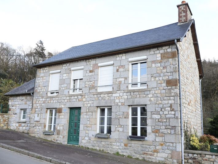 Main House and Guest Gite in Nice Location