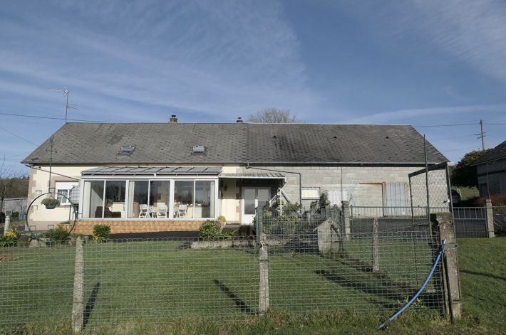 Detached Country House with Outbuilding and Open View